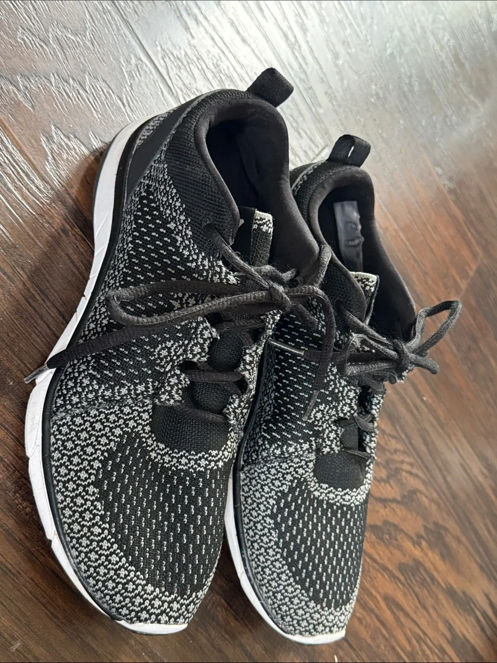 Vionic Black and White Women's Athletic Knit Sneakers